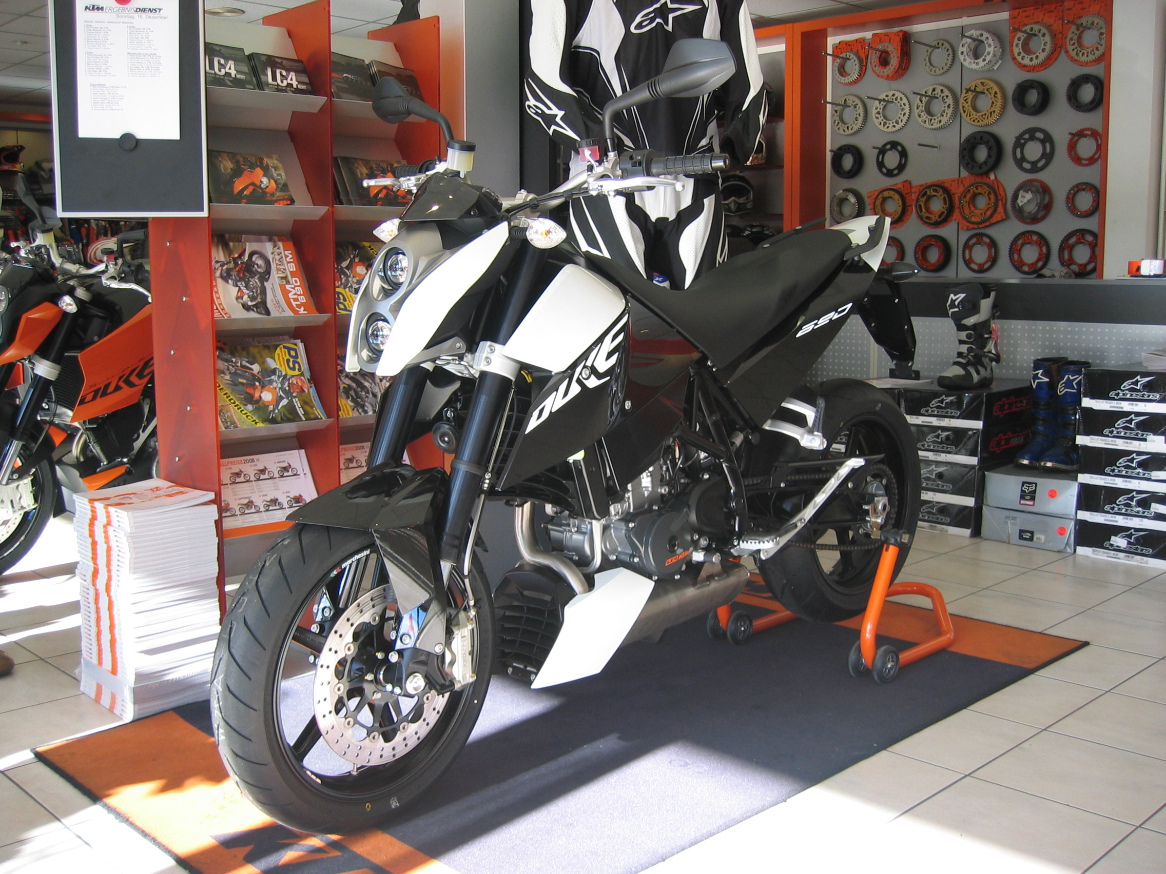 KTM 690 Duke