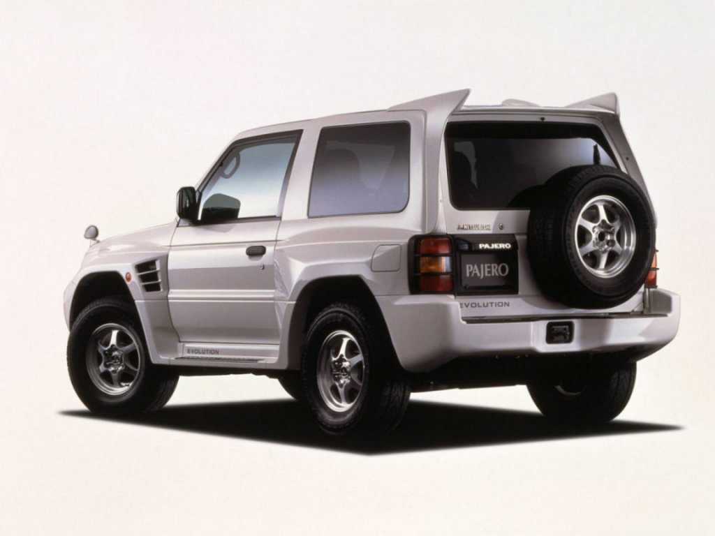 Mitsubishi Pajero Evolution: 9 фото