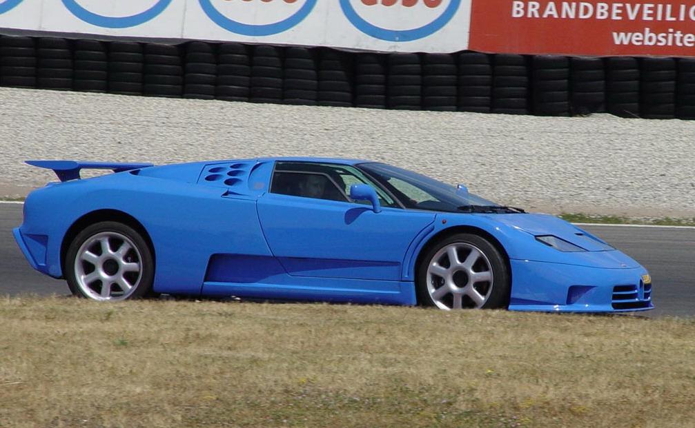 Bugatti EB 110: 10 фото