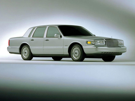 Lincoln Town Car II: 8 фото