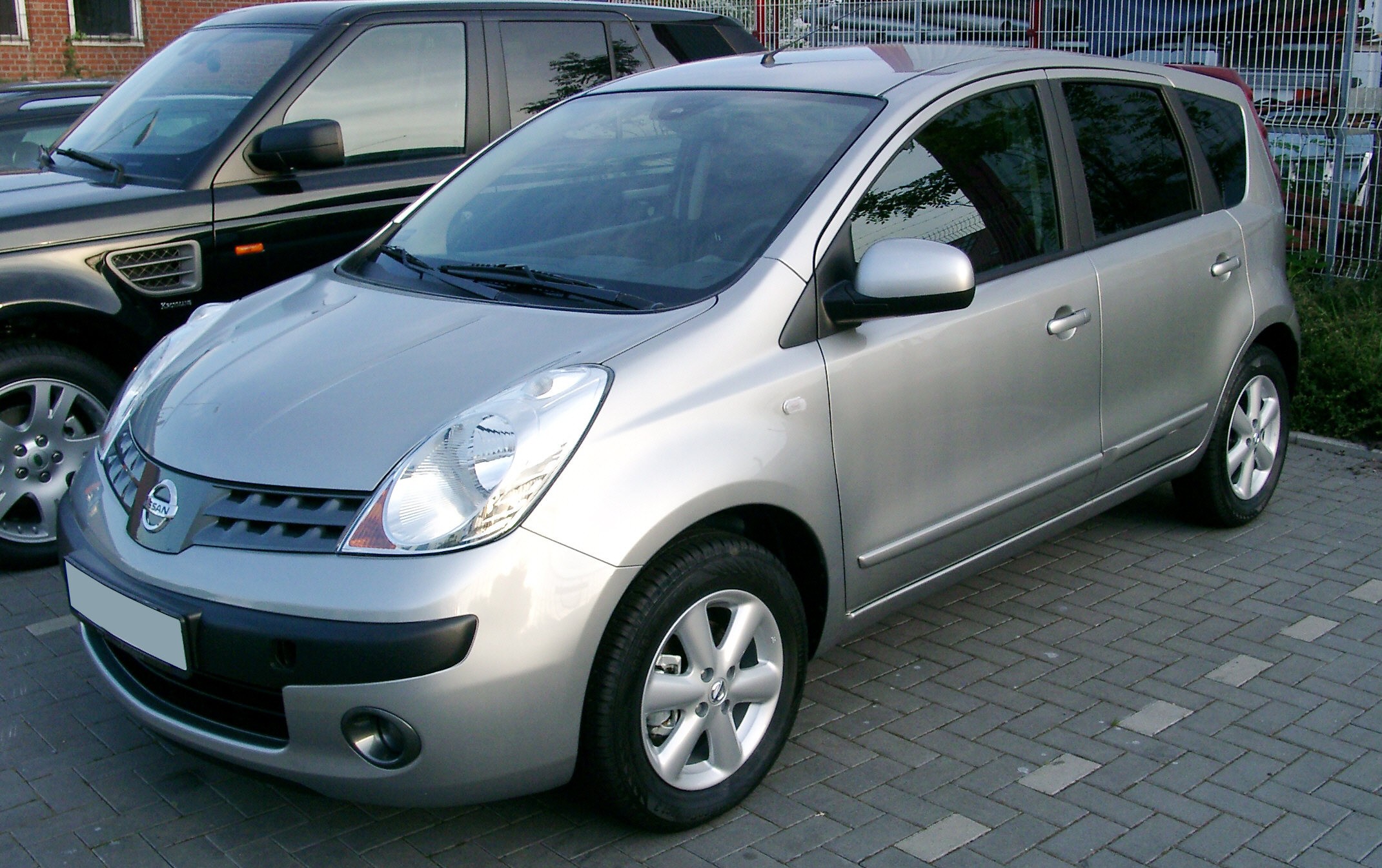 Nissan Note: 02 фото