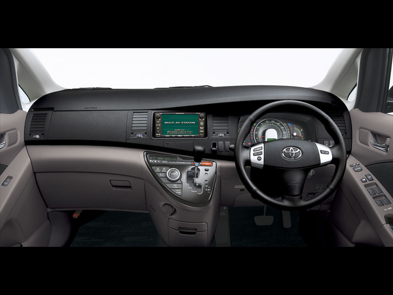 Toyota isis салон