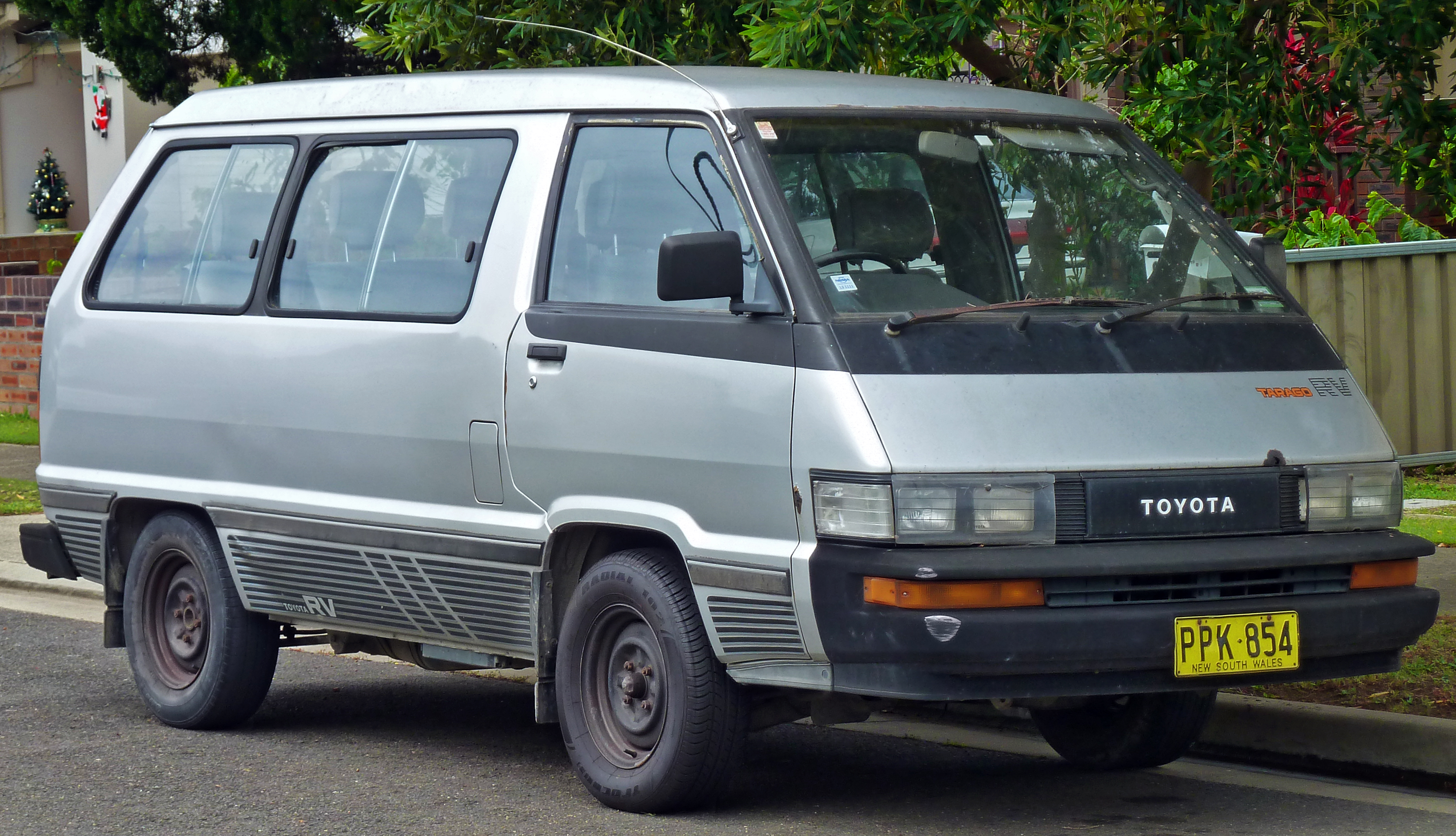 Toyota Tarago: 7 фото